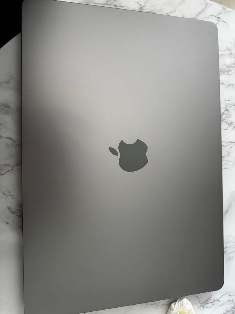 Apple MacBook Air (M2, 2022) 8GB 15インチ