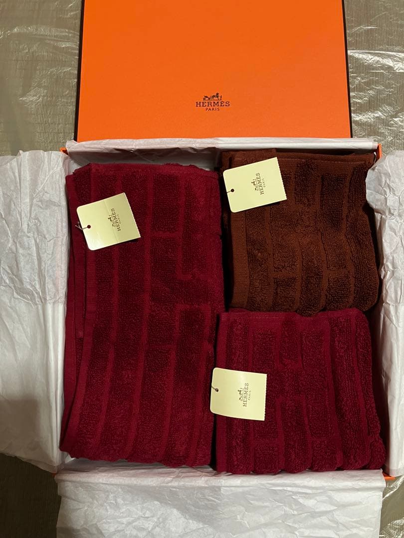 未使用下げ札付きエルメスフェイスタオル1枚と タオルハンカチ2枚　エルメスタオル