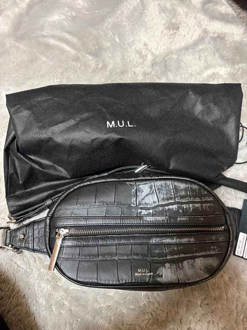 M.U.L. ボディバックブラックシルバーライン