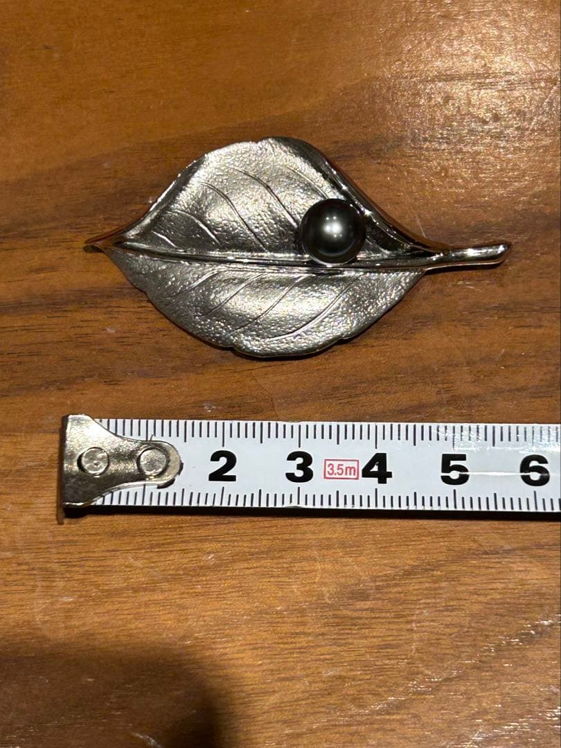 TASAKI PEAPLE リーフ型ブローチ ブラックパール付き