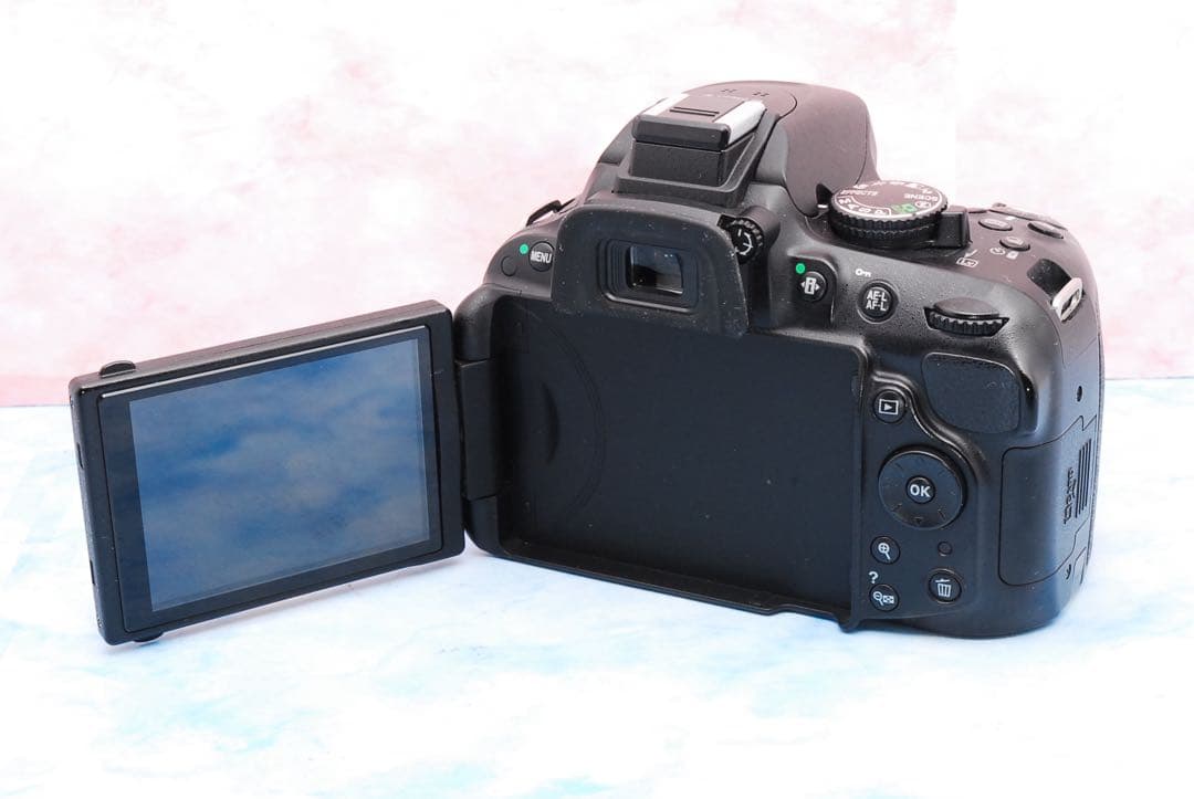 ☆ニコン D5200◎手ぶれ補正Wレンズ◎付属品多数◎バッグ＆バッテリー2個