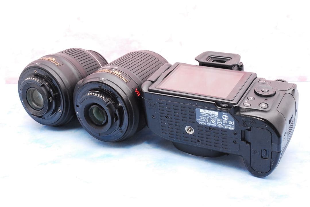 ☆ニコン D5200◎手ぶれ補正Wレンズ◎付属品多数◎バッグ＆バッテリー2個