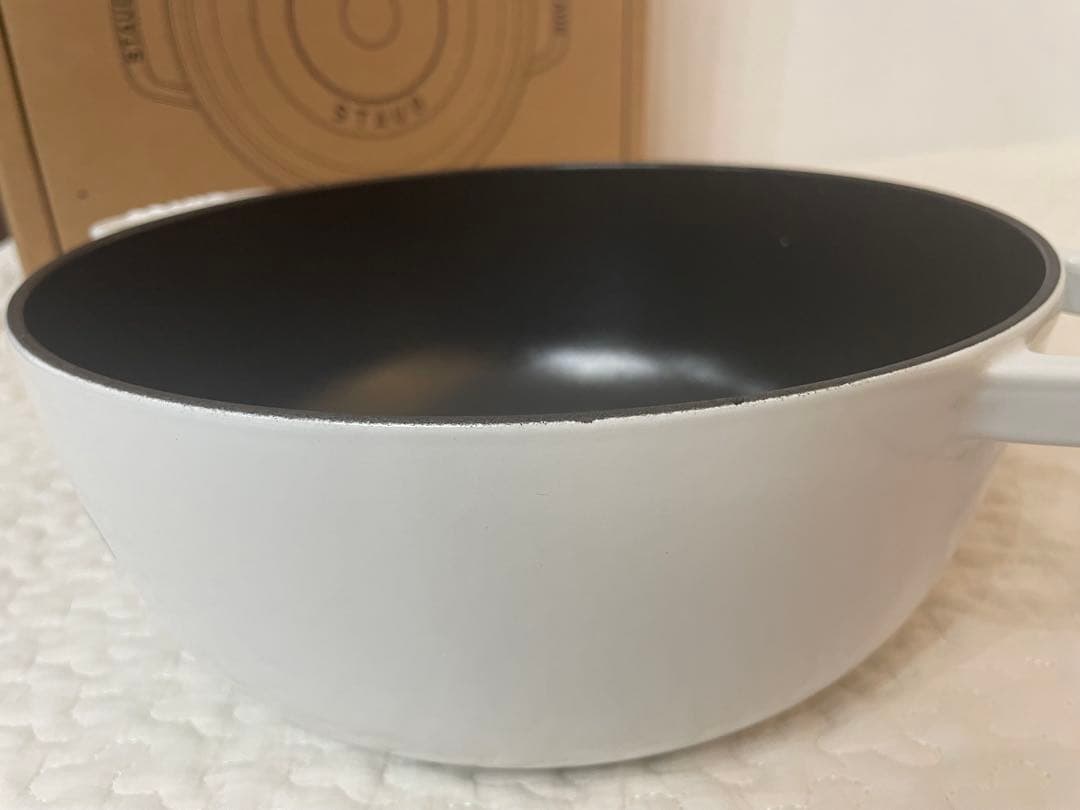 〈新品〉ストウブ　スノークリスタル　ココット　ホワイト