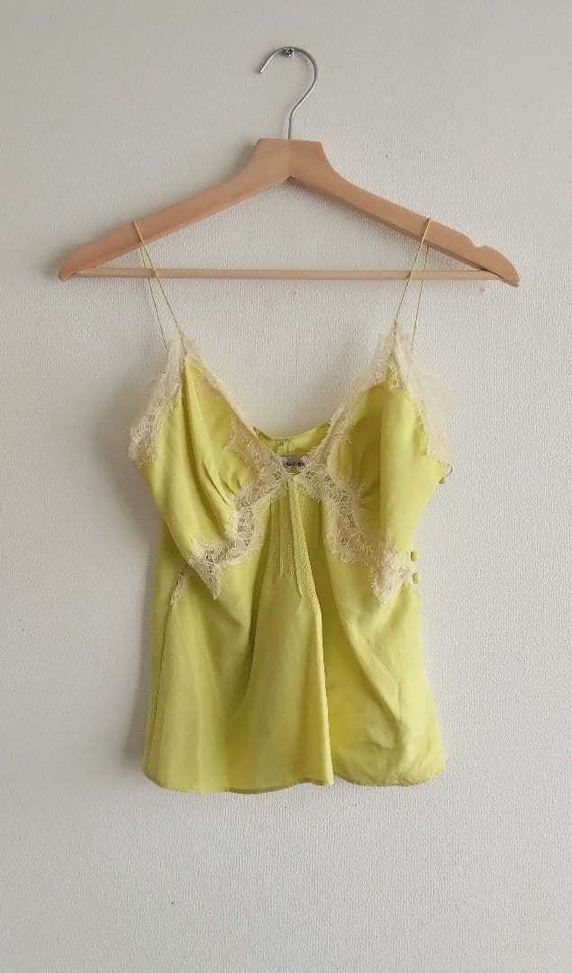 JENEVIEVE  シルクのレースキャミソール