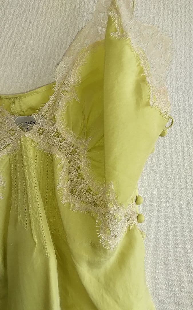 JENEVIEVE  シルクのレースキャミソール