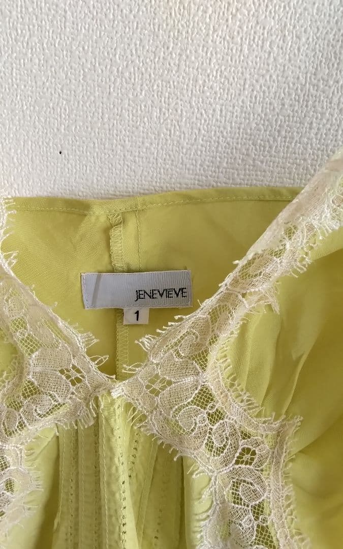 JENEVIEVE  シルクのレースキャミソール