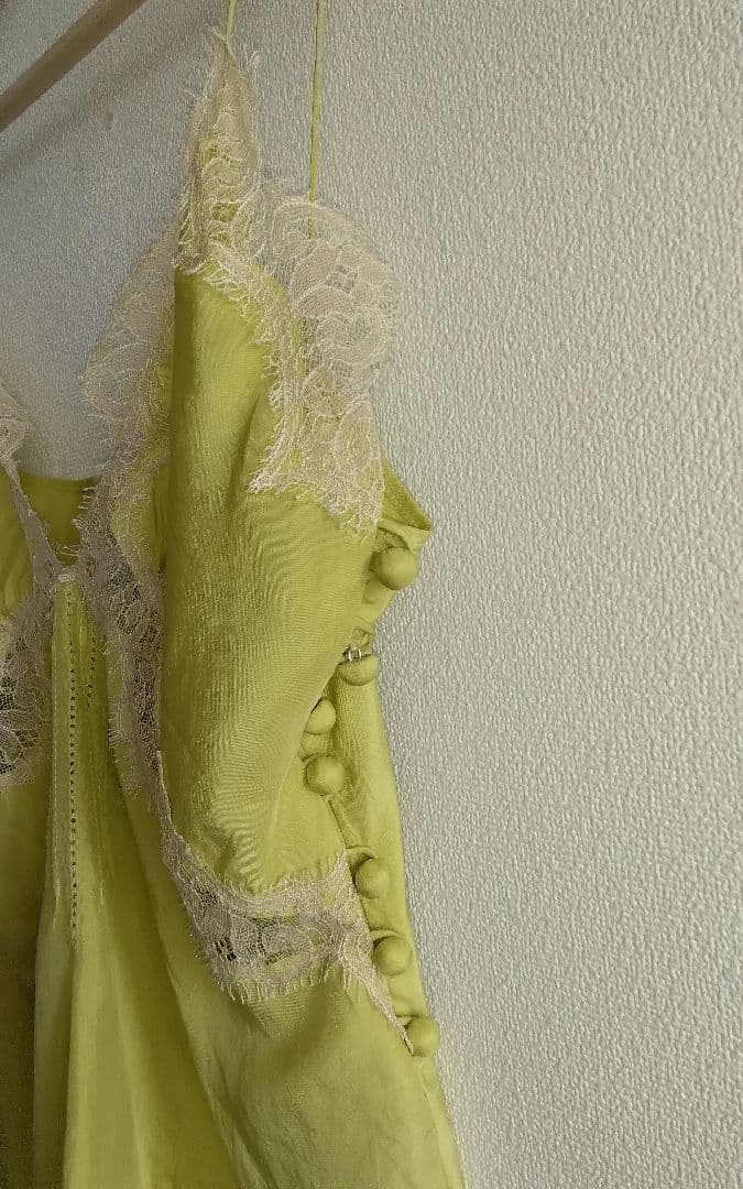 JENEVIEVE  シルクのレースキャミソール