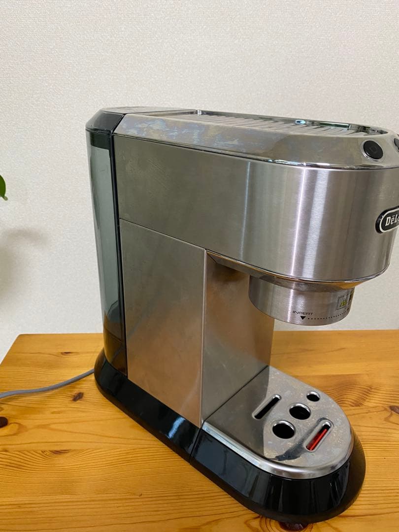 デロンギデディカエスプレッソ・カプチーノメーカーEC680M