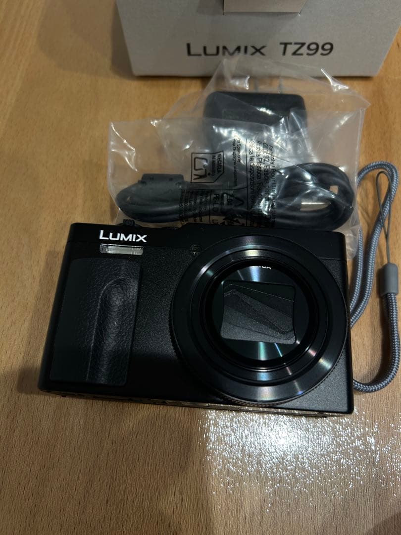 先月購入　Lumix ルミックスDC-TZ99-K ブラック 保護フィルム付き