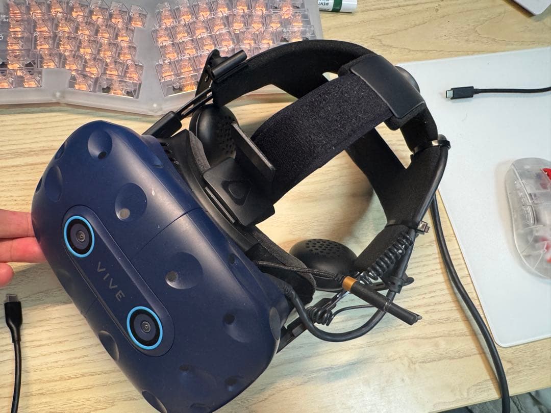 HTC ViveProEye デラックスオーディオストラップMOD済み