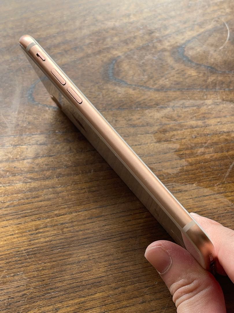 iPhone8 64GBゴールド(箱・純正イヤホン付)