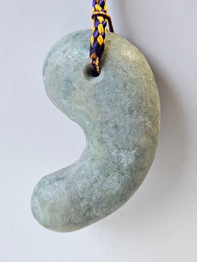 専用 綺麗表面　特大勾玉　　　　　　流線形の勾玉