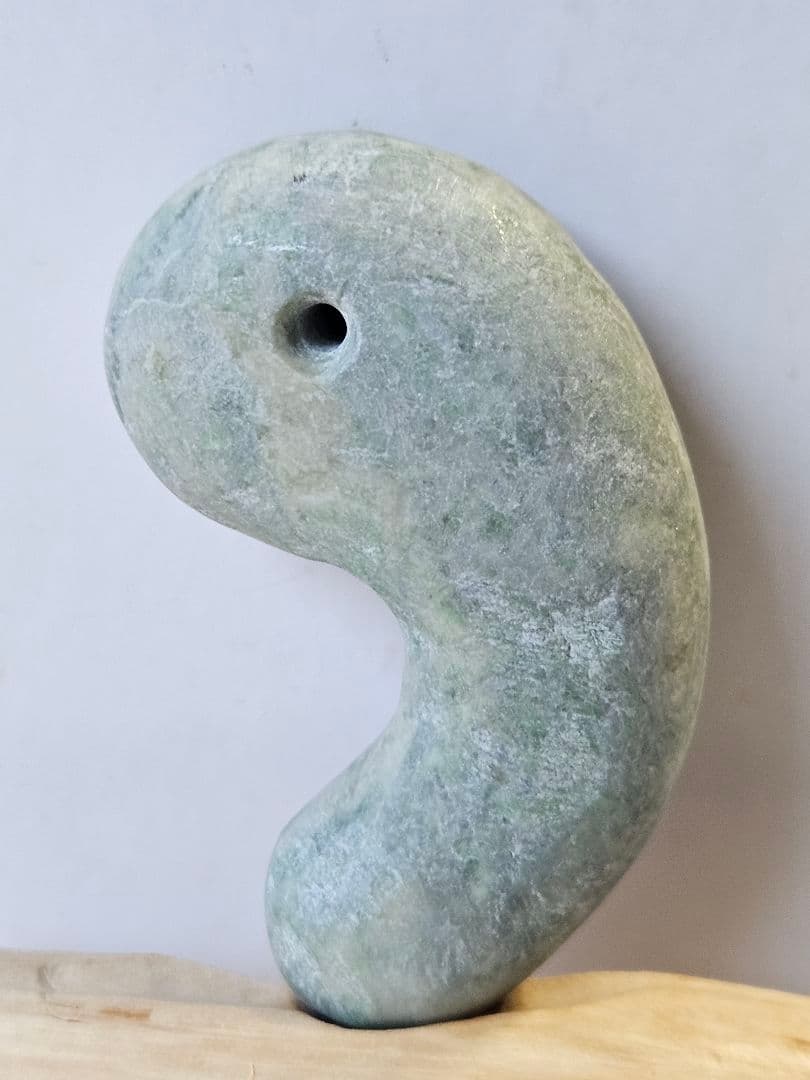 専用 綺麗表面　特大勾玉　　　　　　流線形の勾玉