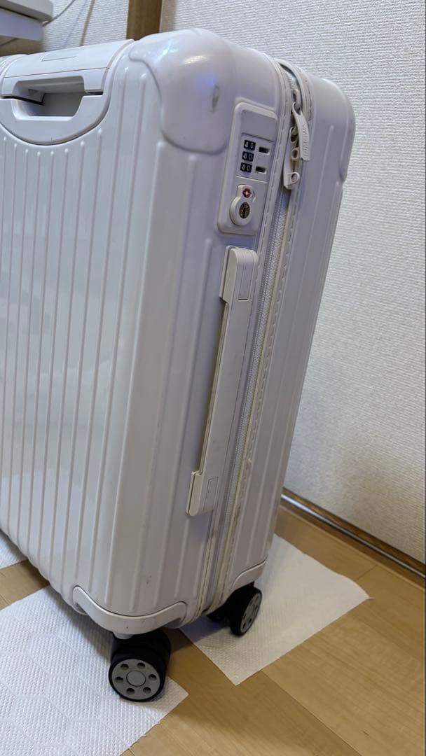 RIMOWA リモワ　ESSENTIAL キャビン　ホワイト