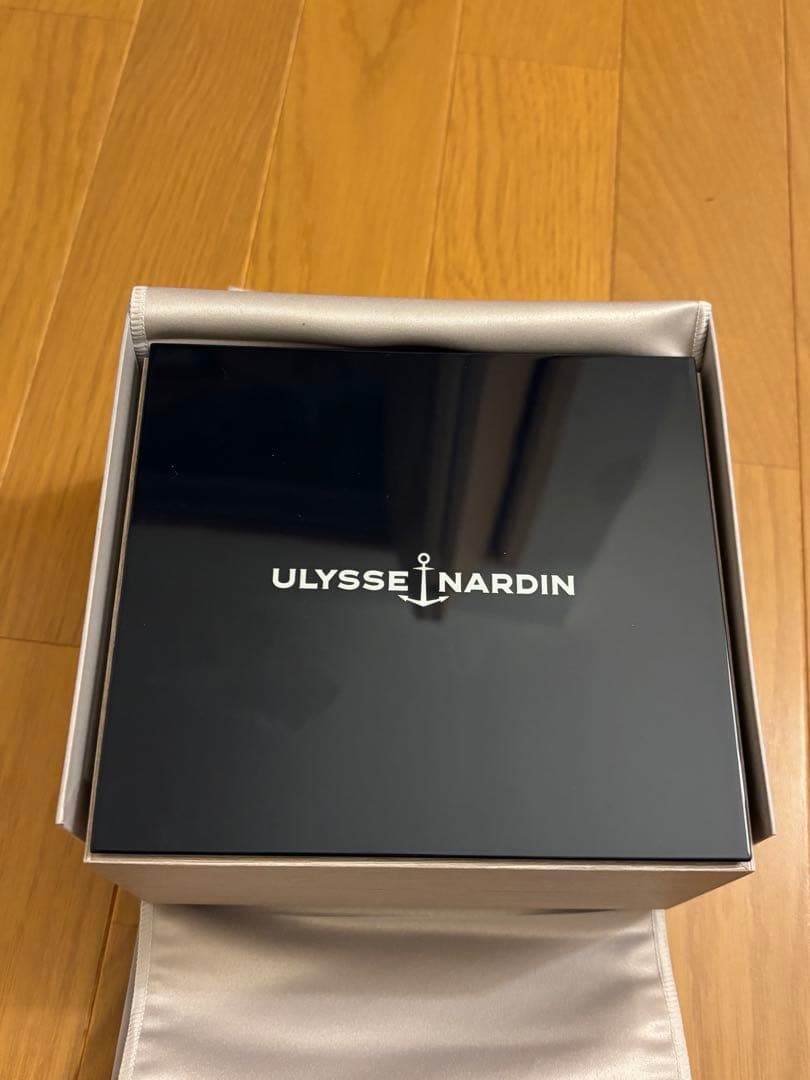 Ulysse Nardin ユリス・ナルダン　時計付属品　箱　冊子　カードケース