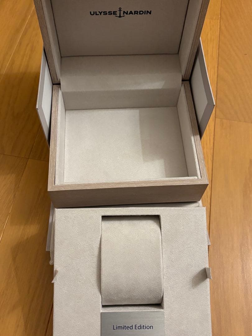 Ulysse Nardin ユリス・ナルダン　時計付属品　箱　冊子　カードケース