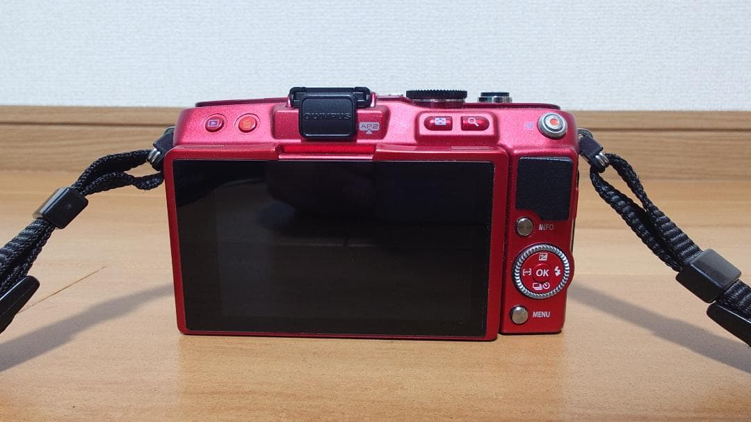 【ジャンク品】Olympus E-PL6 ミラーレスカメラ レッド+レンズ２本