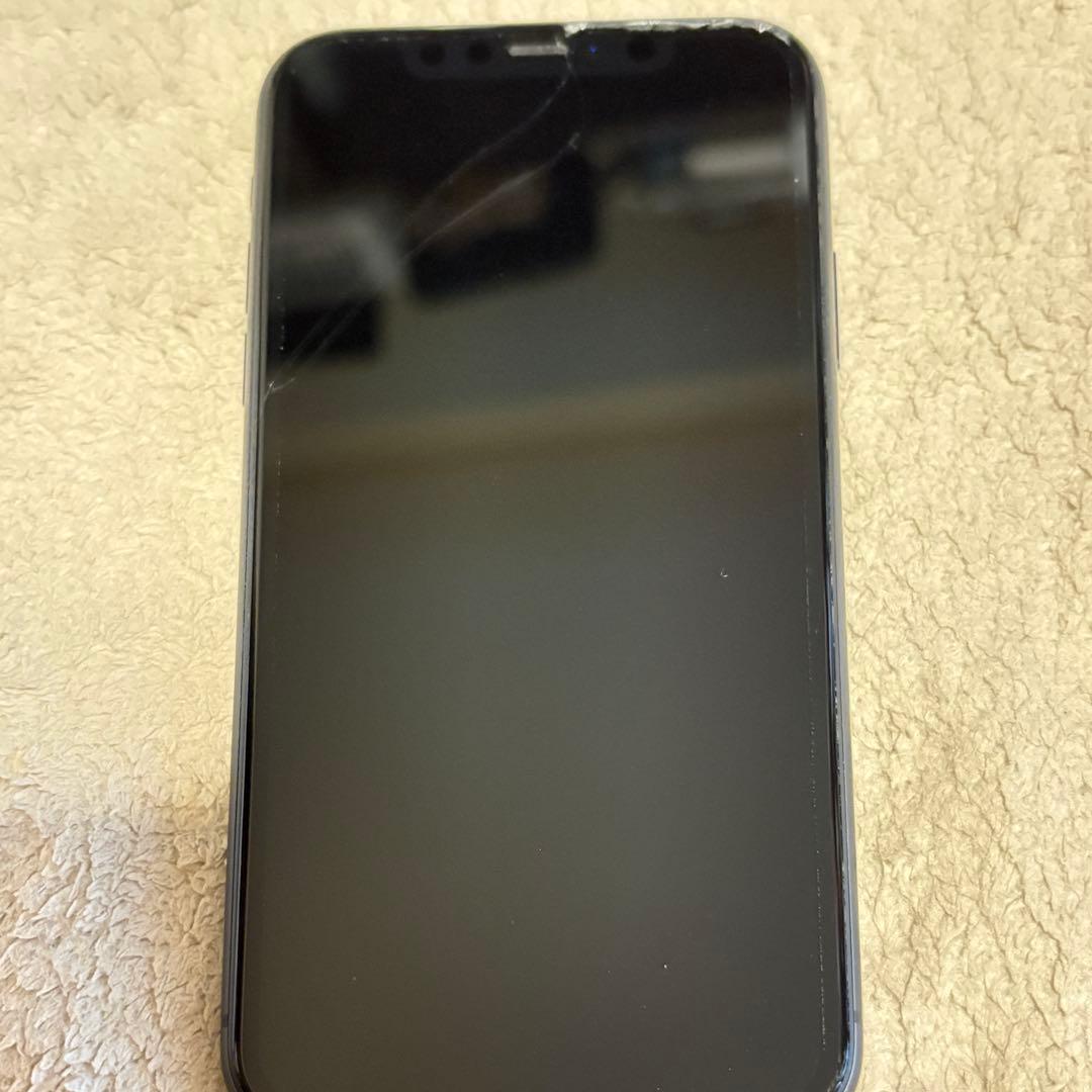 iPhone11（128GB）ブラック※画面ひび割れあり。