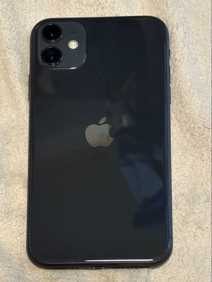 iPhone11（128GB）ブラック※画面ひび割れあり。