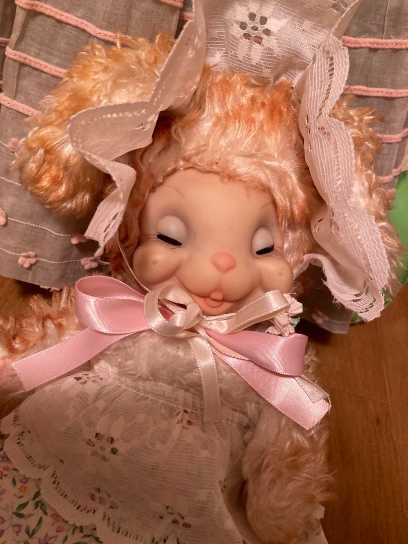 ラシュトンラバーフェイスうさぎちゃん。 レースの衣装付き