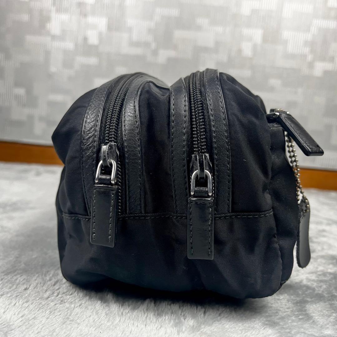 Prada プラダ セカンドバッグ ナイロン 三角ロゴ ブラック 黒 ポーチ