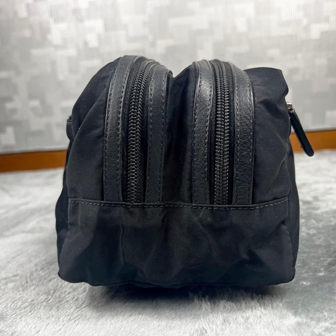 Prada プラダ セカンドバッグ ナイロン 三角ロゴ ブラック 黒 ポーチ