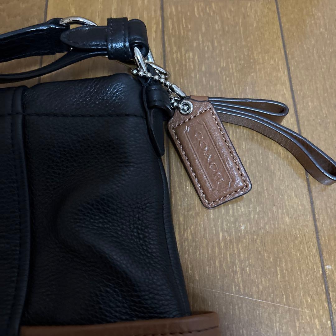 完売品　COACH レザーショルダーバッグ 黒/茶