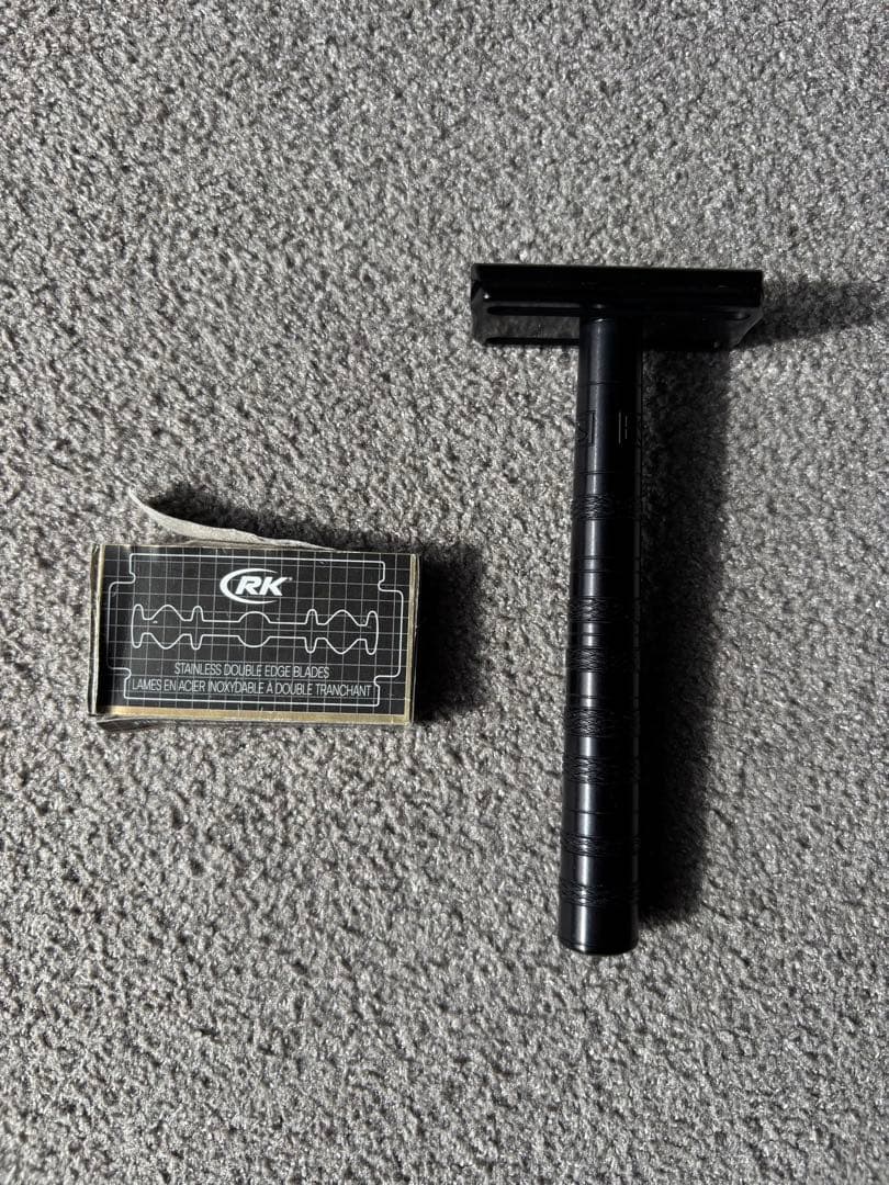 ヘンソンシェービング ブラック　替刃付き