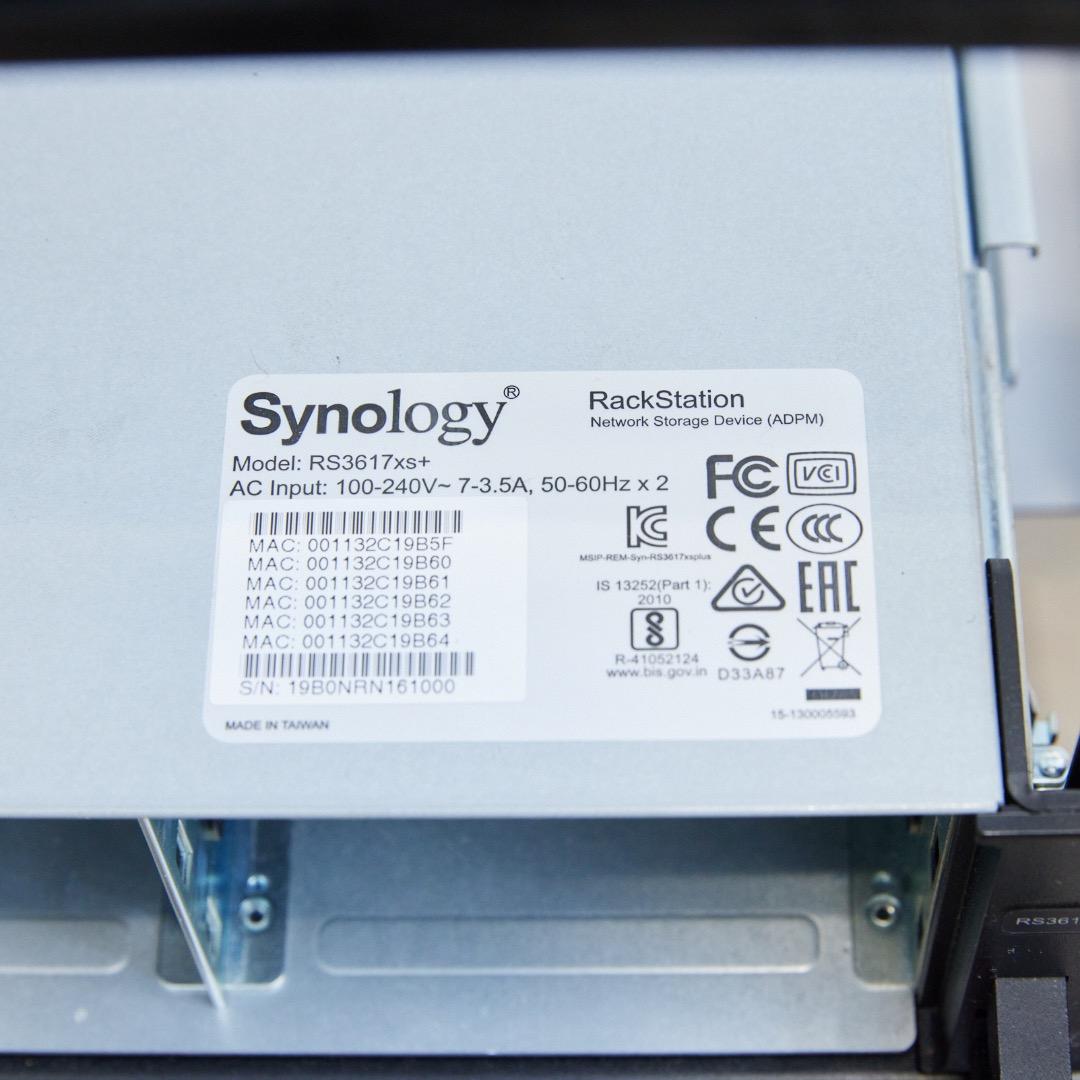StarTech.comサーバーラックSynologyRS3617xs＋　NAS