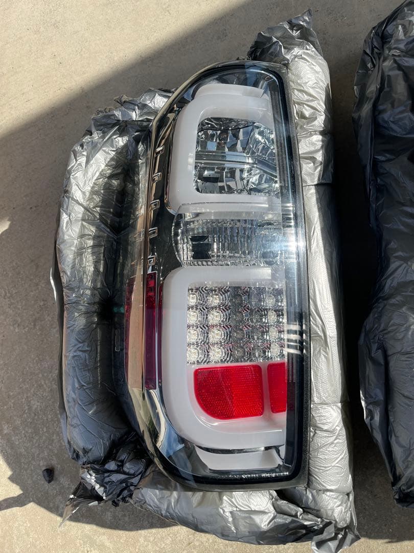 2014〜USトヨタ　タンドラ　テールランプ 車検対応