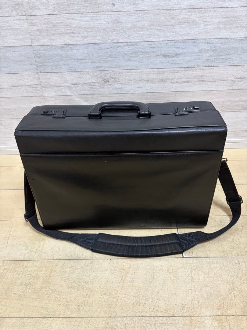 モンブラン マイスターシュテュック レザー アタッシュケース ロック付