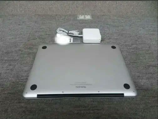貴重品‼️MacBook Retina 13、CS6インストール済