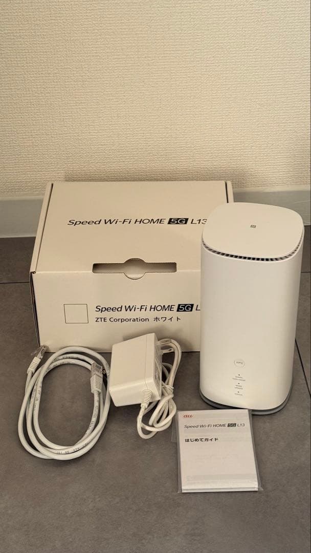 ZTE Speed Wi-Fi  5G L13 ホワイト本体と付属品