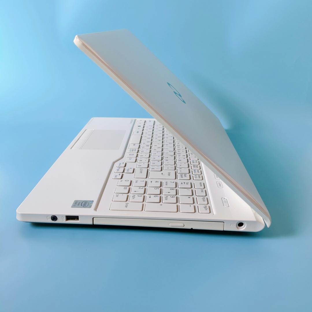 美品✨新品SSD爆速✨メモリ8GB✨カメラ付✅設定済ですぐ使える白ノートパソコン