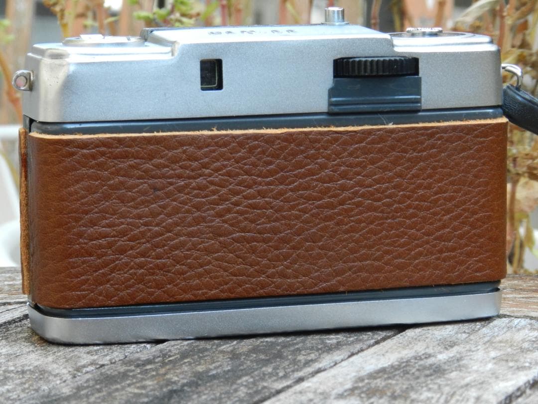 本革　　ブラウン　OLYMPUS-PEN EE-S ハーフフレイムフィルムカメラ