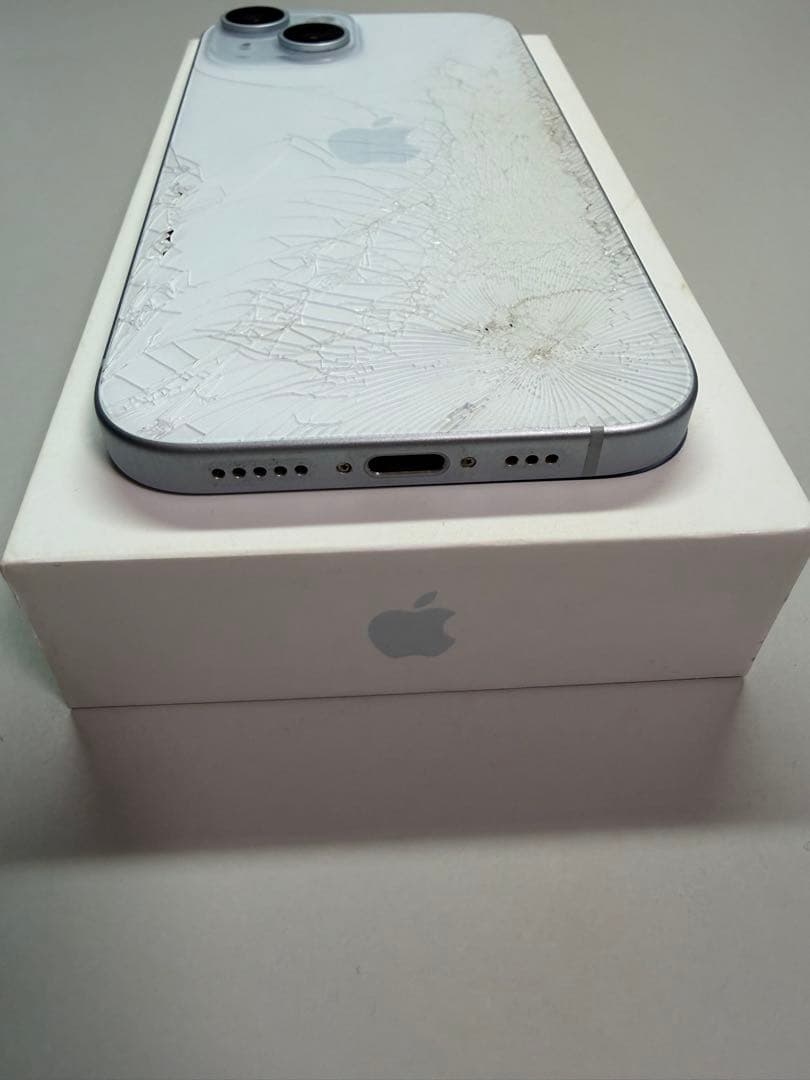 Apple iPhone 15 128GB 【背面割れ】