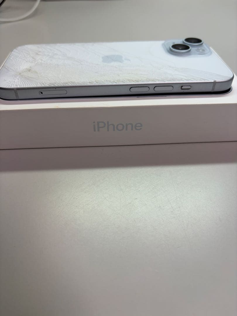 Apple iPhone 15 128GB 【背面割れ】