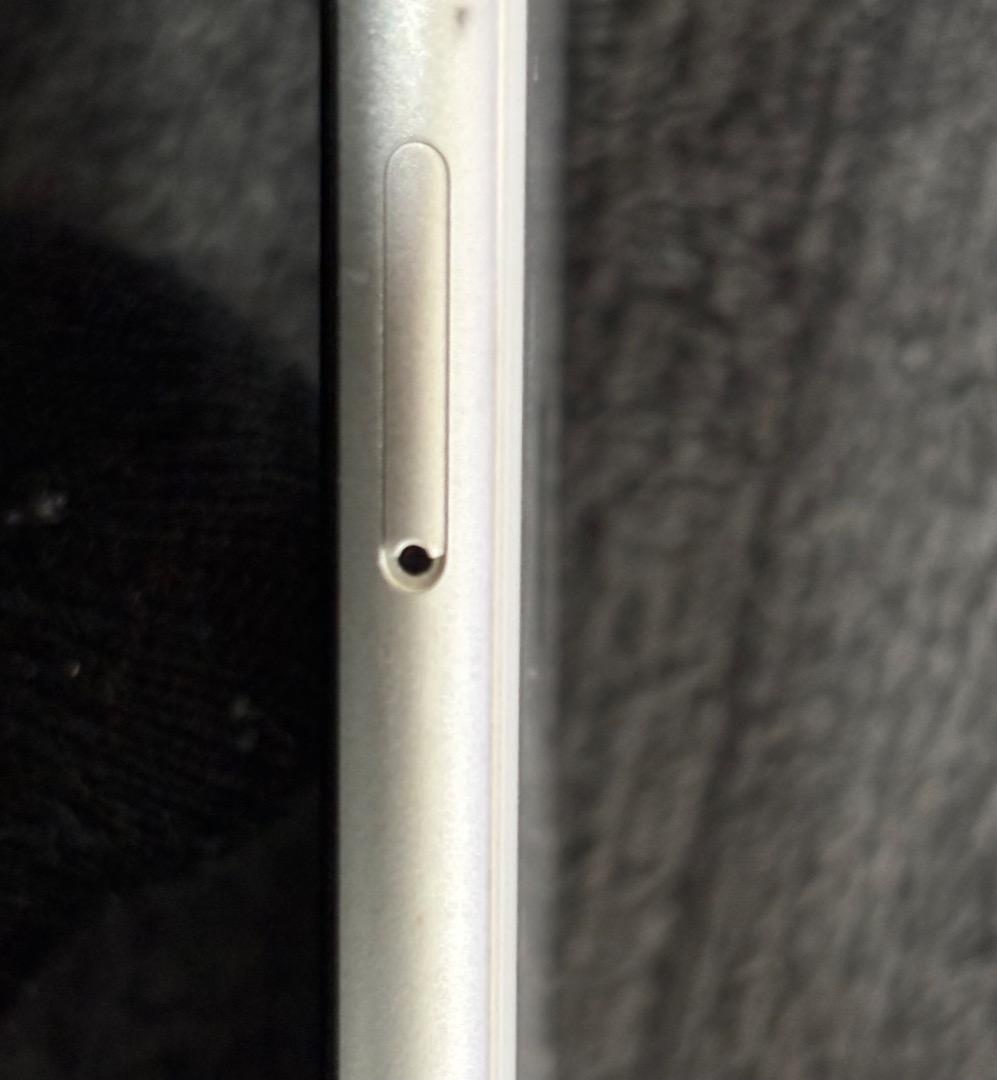 サ*ト様 iPhone SE 第2世代　64GB ホワイト