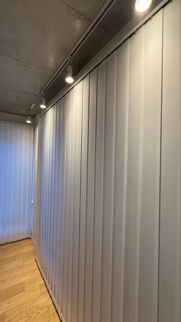 ニトリ　バーチカルブラインド　白