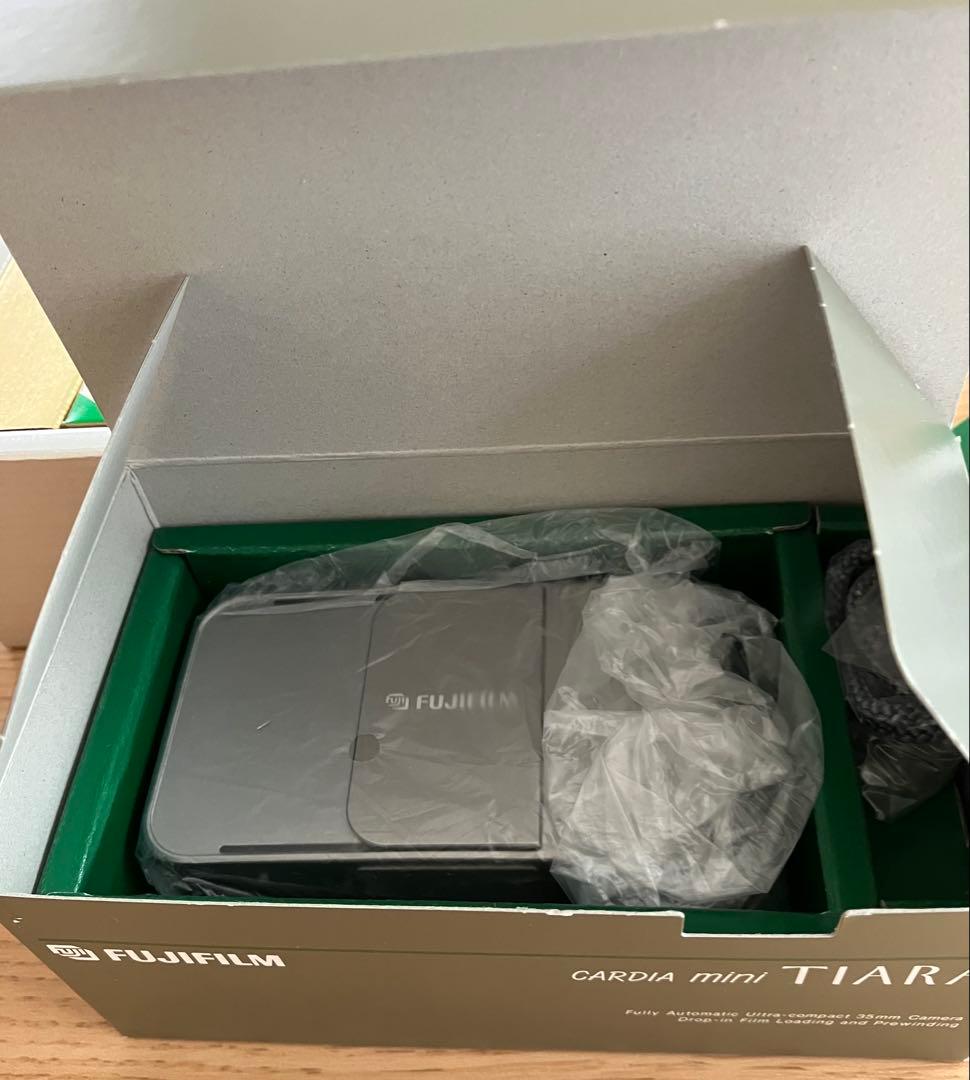 [未使用 ]フジフイルム CARDIA mini TIARA 三脚 フイルム付