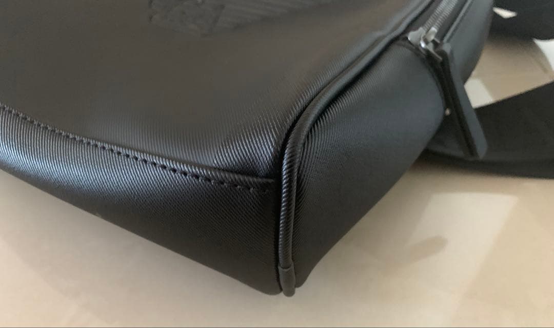 EMPORIO ARMANI ボディーバッグ　ブラック