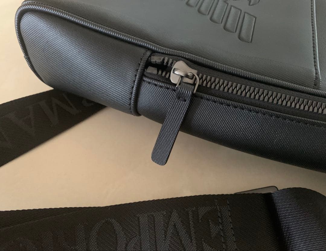 EMPORIO ARMANI ボディーバッグ　ブラック