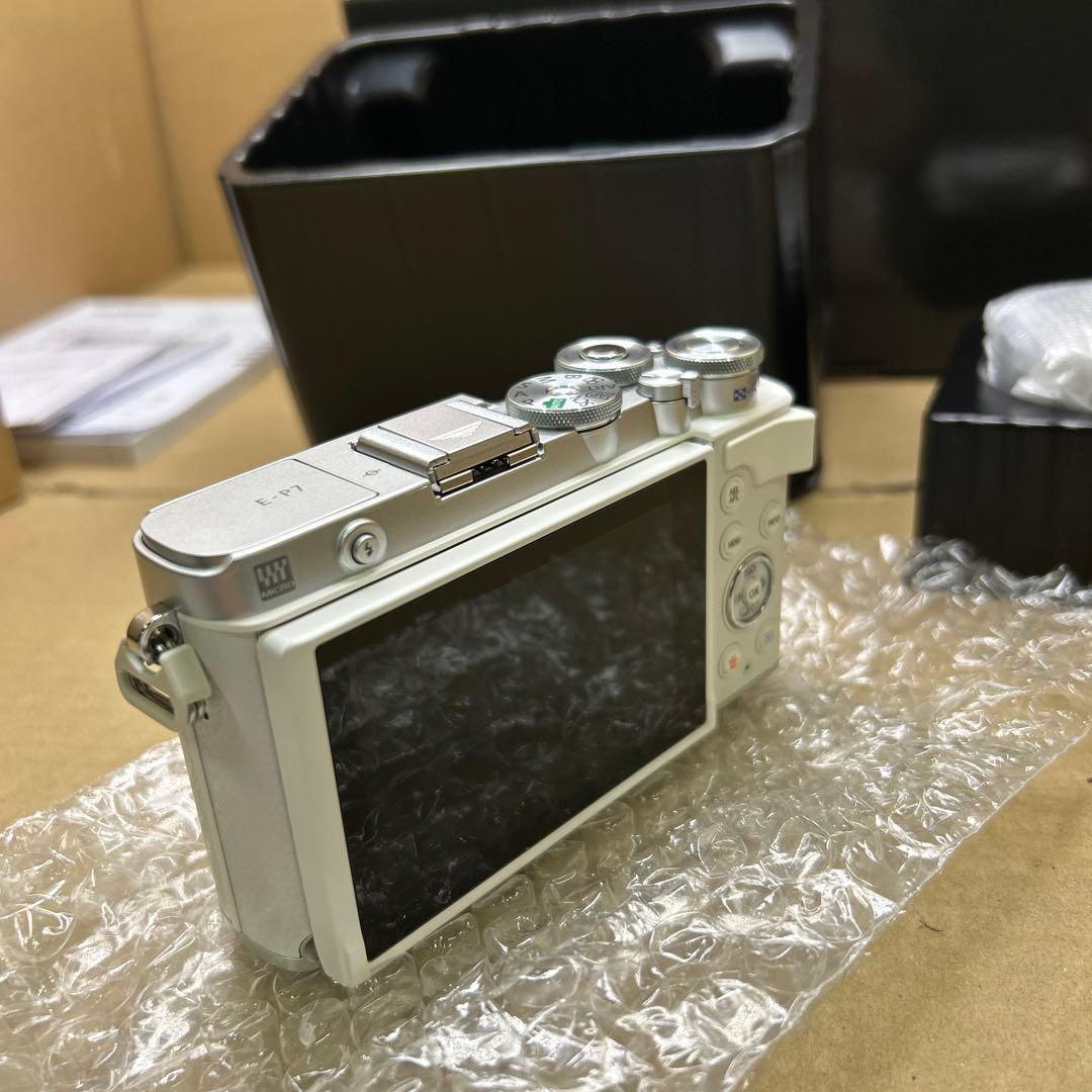 デジタルカメラ OLYMPUS PEN E-P7 14-42mm EZ