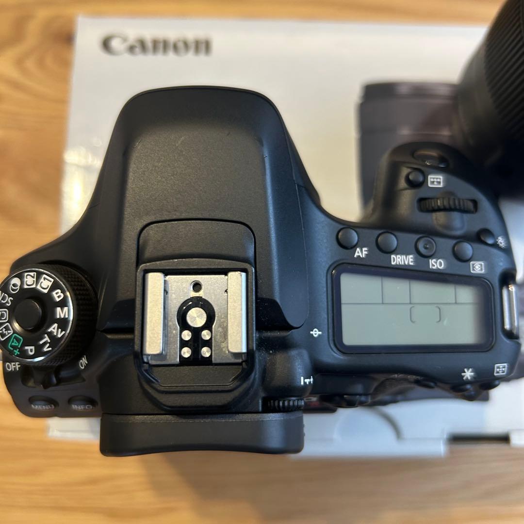 【な】【美品】Canon EOS 80D 18-135mm レンズキット