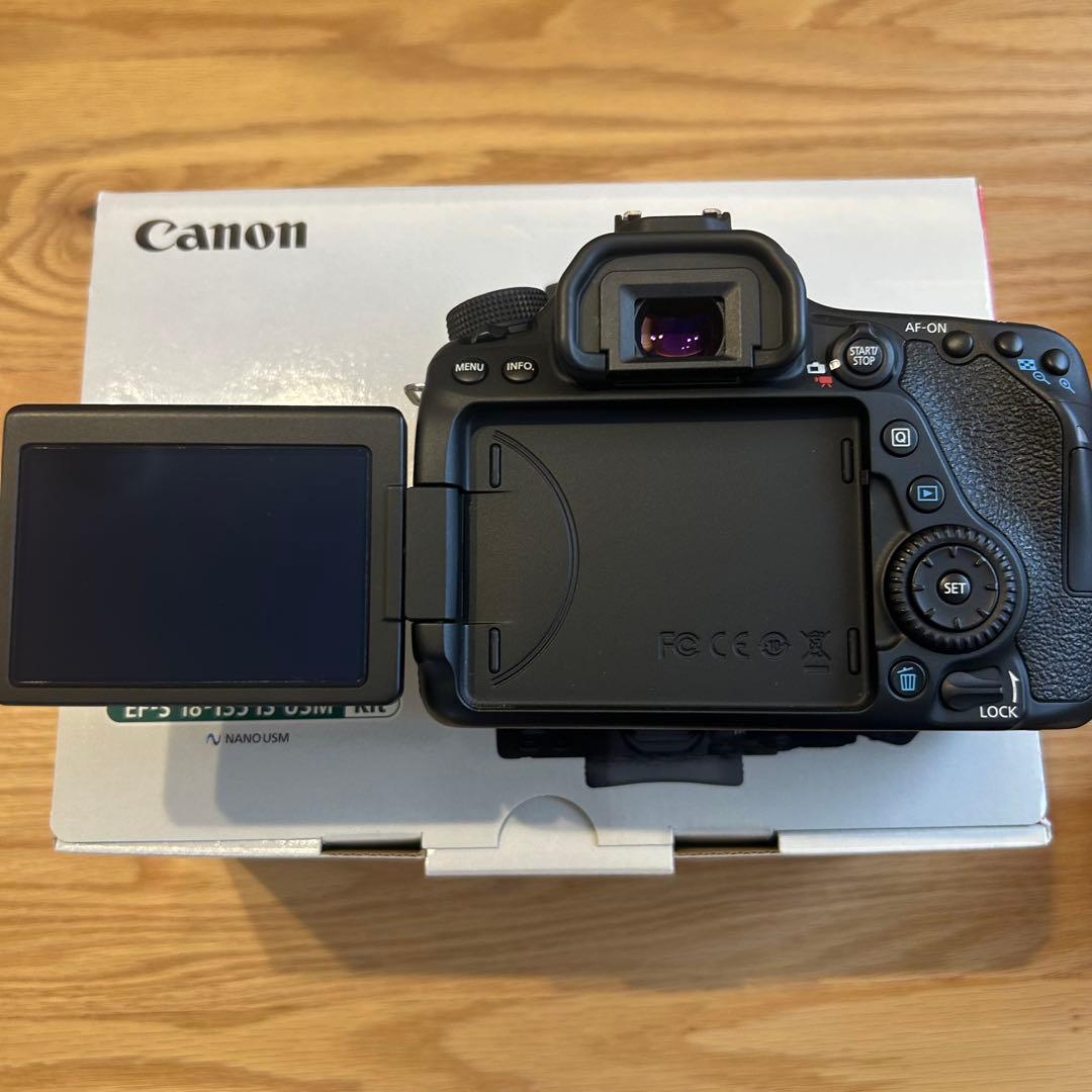 【な】【美品】Canon EOS 80D 18-135mm レンズキット