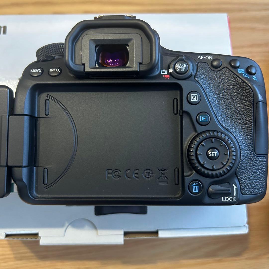 【な】【美品】Canon EOS 80D 18-135mm レンズキット