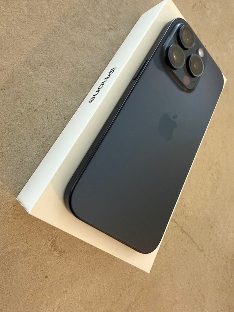 《美品》 iPhone15 Pro 512GB 本体 SIMフリー