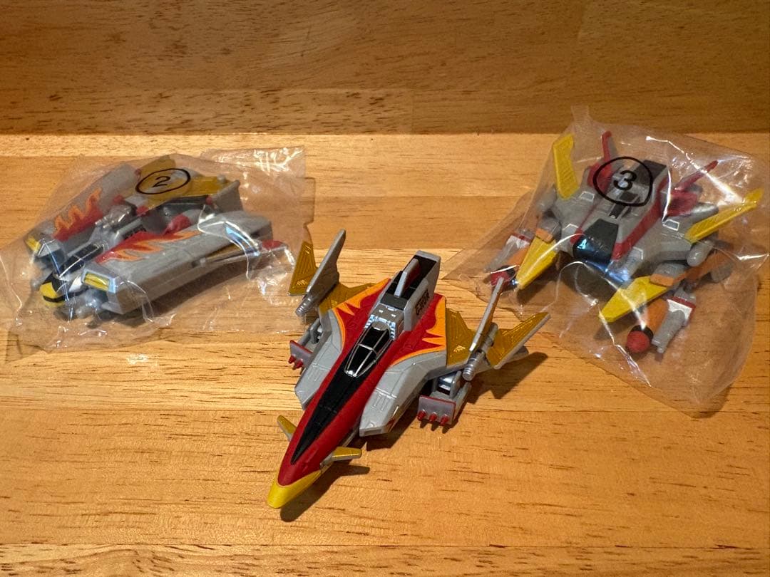 ガンフェニックストライカー　ガンウインガー　ガンローダー　ガンブースター　食玩