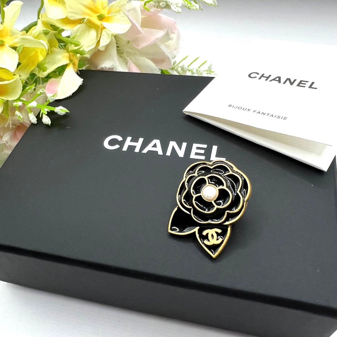【未使用に近い】シャネル ピンブローチ カメリア パールモチーフ 02A