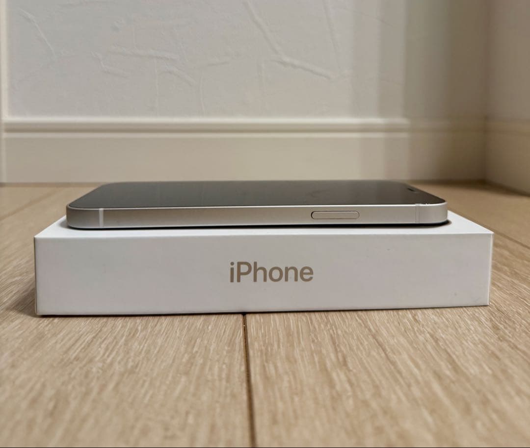 【値下げ】美品 Apple iPhone 12 ホワイト 本体+iFace付き